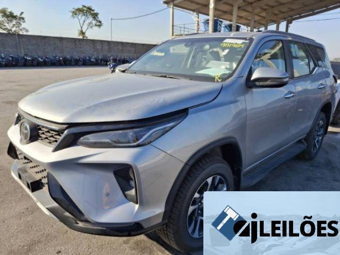 TOYOTA HILUX SW4 23/24